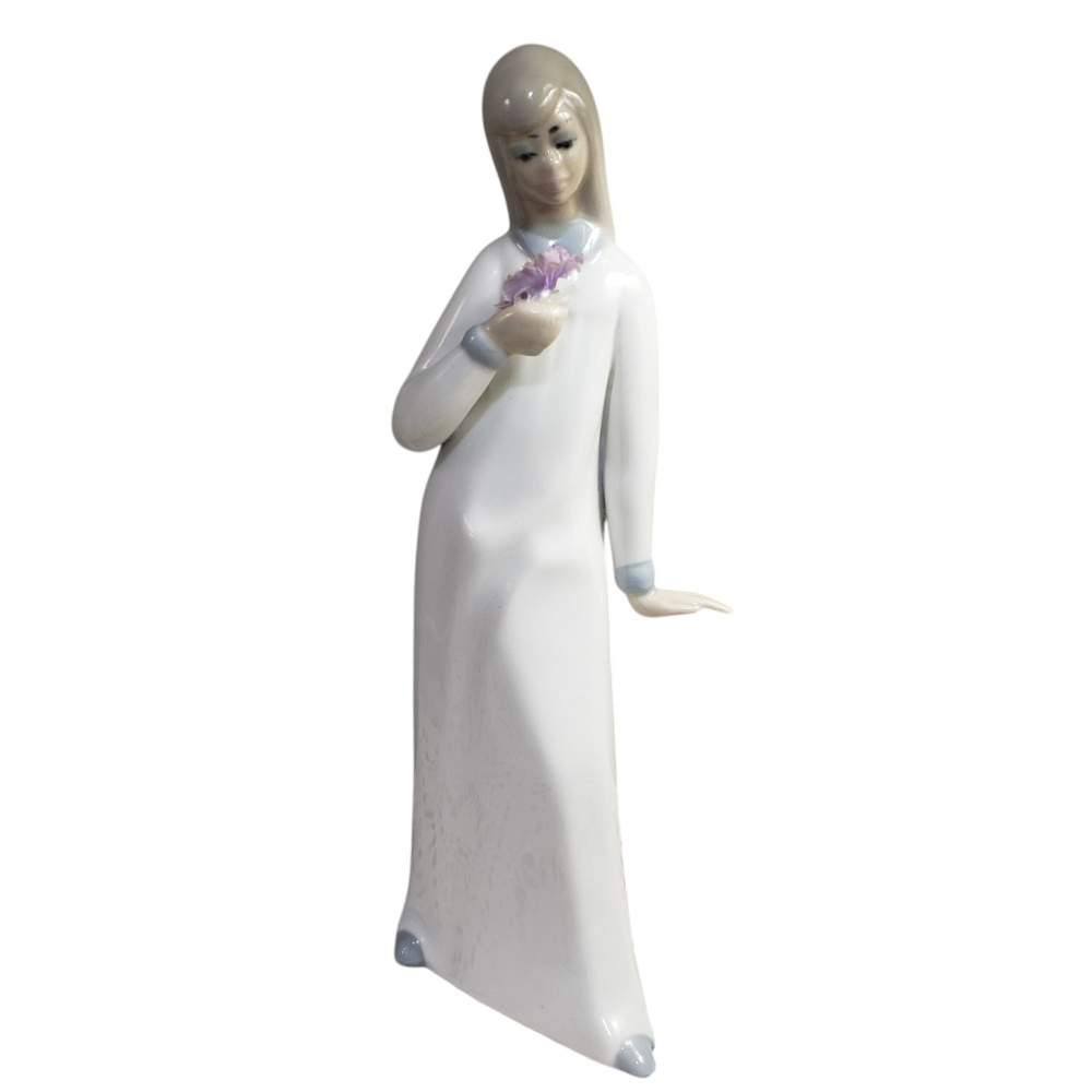 Vintage Cascade Porcelain Figurine Womens Holding Flower Victorian
